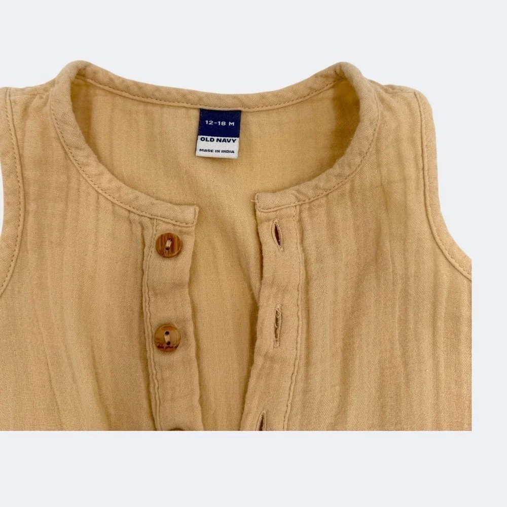 Old Navy Beige Sleeveless Henley One-Piece Baby Romper 12-18 Months Unisex